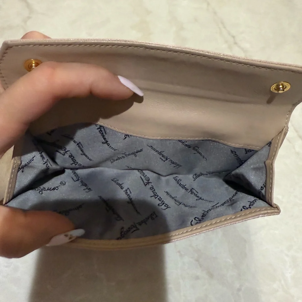 Salvatore Ferragamo Gancini leather beautiful dust rose wallet in chain  in EUC - Picture 10 of 16